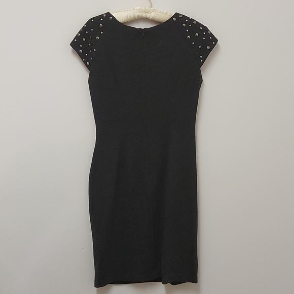 Grey knit dress with side shirring - Picture 2 of 6